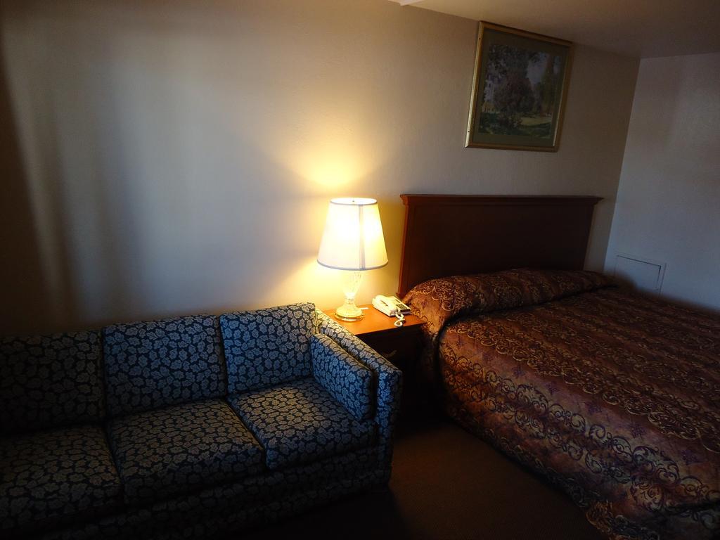 Canadiana Motel Sudbury Buitenkant foto